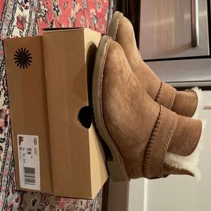 Ugg Mckay boot worn very little. Runs tight! They are water resistant!